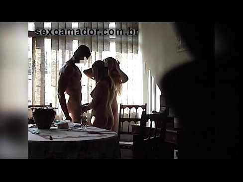 ❤️ Seks dostları nəhəng kişini və onunla birlikdə bir üçlüyü dəvət edirlər Sikişmə videosu  bizdə ﹏